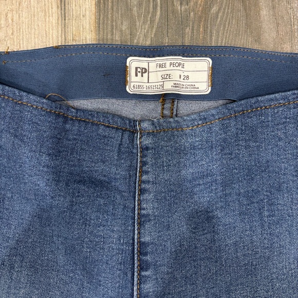 FREE PEOPLE PULL ON FLARE LEG JEANS W28 - Picture 4 of 11